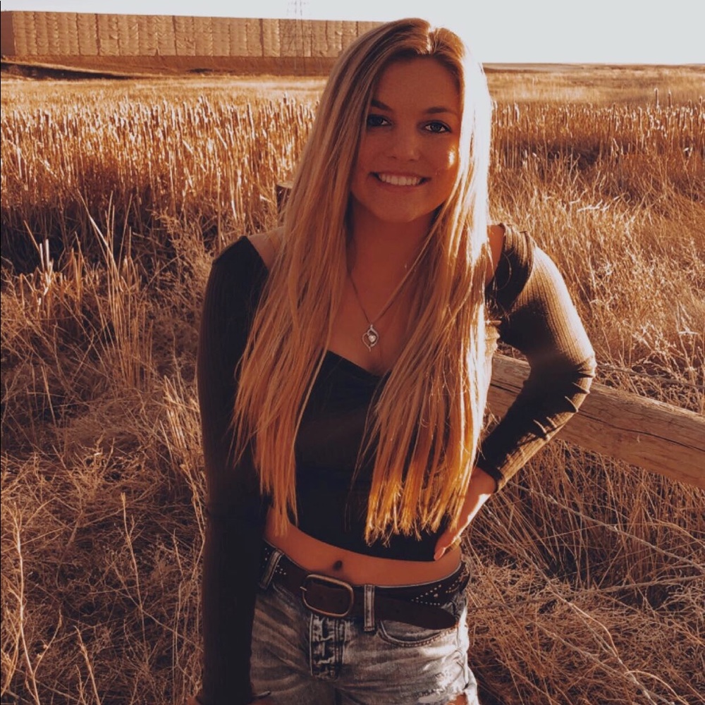 Meet your Posher, Adrianna